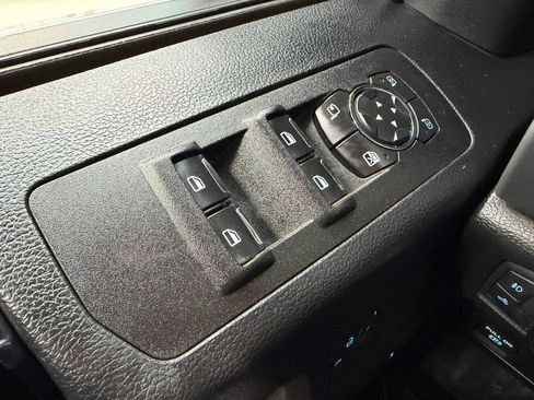 Used 2019 Ford F150 Platinum w/ Equipment Group 701A Luxury AWD/4WD image 27