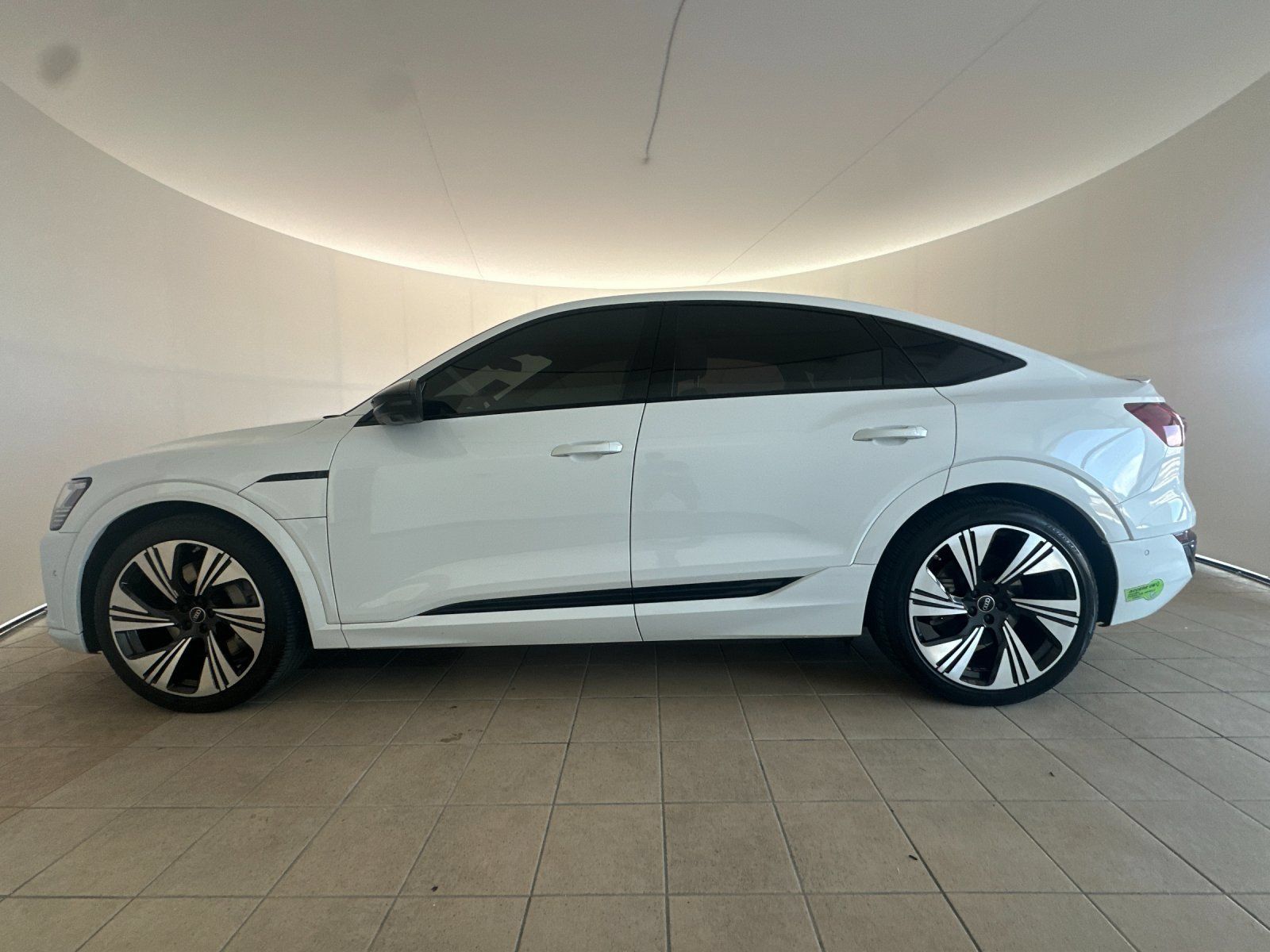 Used 2024 Audi Q8 e-tron Prestige w/ Prestige Package AWD/4WD image 3