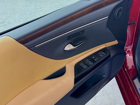 Certified 2025 Lexus ES 300h F Sport w/ Accessory Package (Z2) image 19