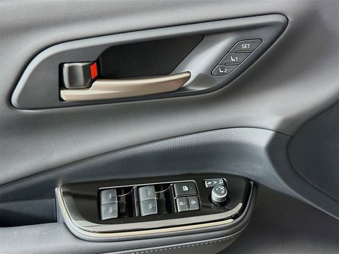 Certified 2025 Toyota Crown Signia Limited w/ Advanced Technology Package image 18