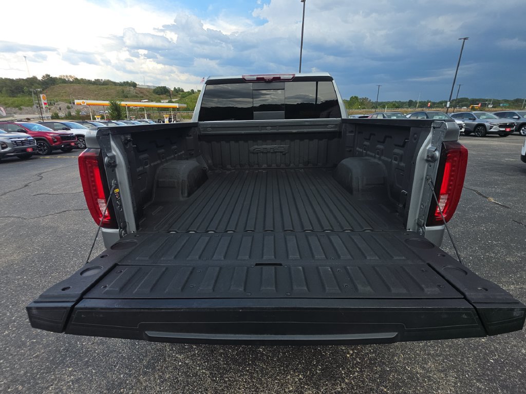 Used 2023 GMC Sierra 1500 AT4 w/ Technology Package AWD/4WD image 9