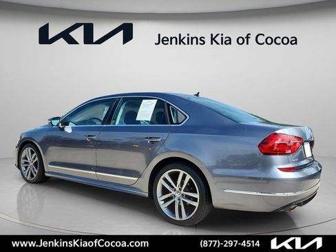 Used 2016 Volkswagen Passat 1.8T R-Line w/ R-Line Lighting Package FWD image 8