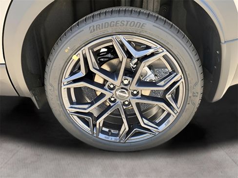 New 2025 Nissan Kicks SR image 12