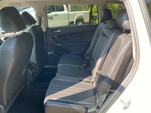 Used 2024 Volkswagen Tiguan SE AWD/4WD image 9