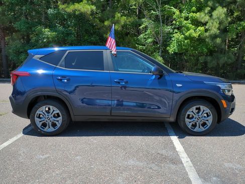 Used 2026 Kia Seltos LX FWD image 3
