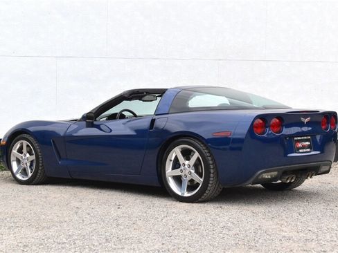 Used 2005 Chevrolet Corvette Coupe w/ Preferred Equipment Group RWD image 4