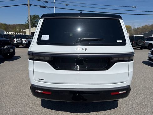 New 2026 Jeep Grand Wagoneer Summit AWD/4WD image 4