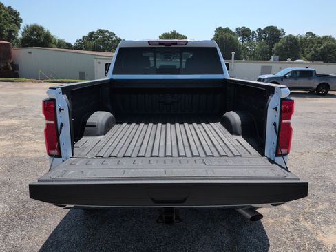 Used 2025 Chevrolet Silverado 2500 LTZ w/ LTZ Premium Package AWD/4WD image 11