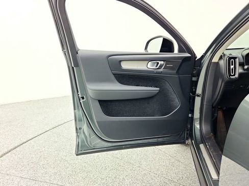 New 2026 Volvo XC40 B4 Plus w/ Climate Package image 27