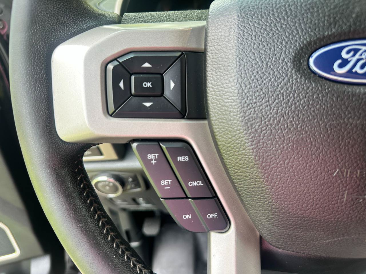 Used 2018 Ford F350 Lariat w/ Lariat Ultimate Package AWD/4WD image 34