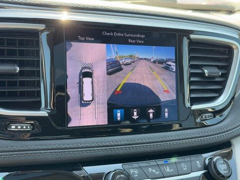 Used 2019 Chrysler Pacifica Limited w/ Tire & Wheel Group FWD image 25