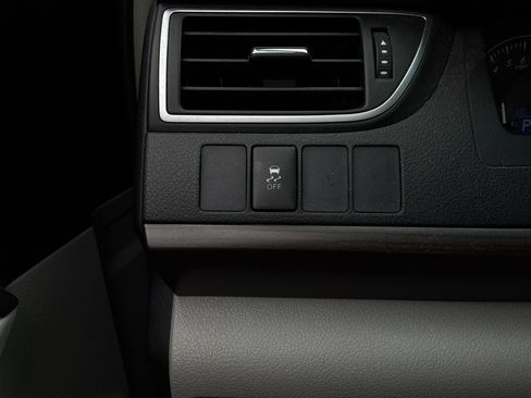 Used 2015 Toyota Camry LE FWD image 18