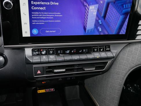 Used 2025 Toyota Camry XLE image 23