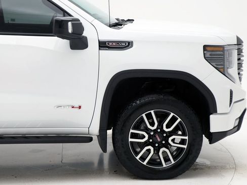Used 2025 GMC Sierra 1500 AT4 w/ Technology Package AWD/4WD image 4