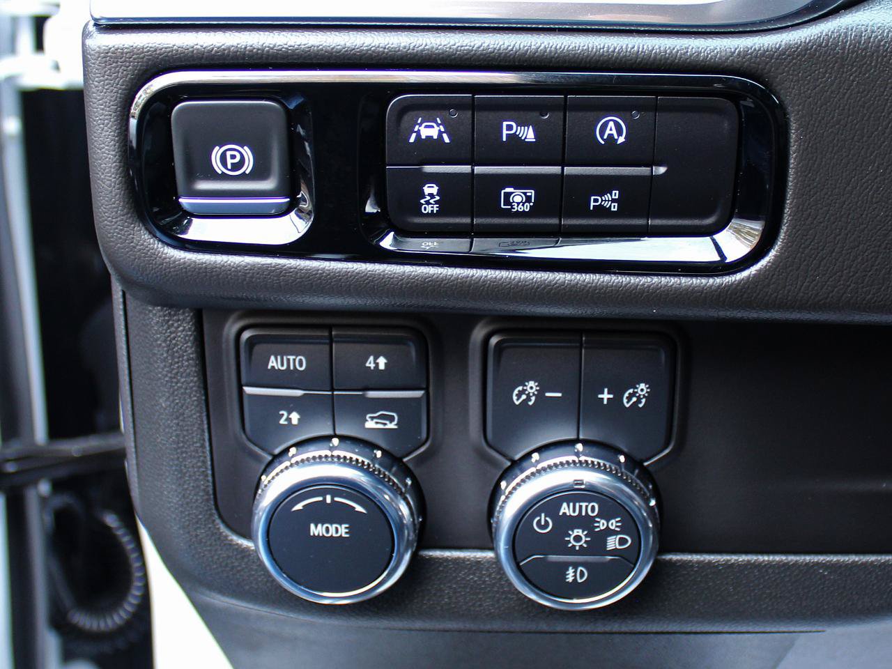 Used 2025 GMC Yukon Denali AWD/4WD image 35
