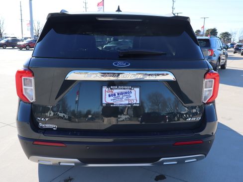 Used 2023 Ford Explorer XLT w/ Equipment Group 202A image 6