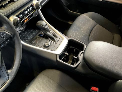 Used 2025 Toyota RAV4 XLE AWD/4WD image 18