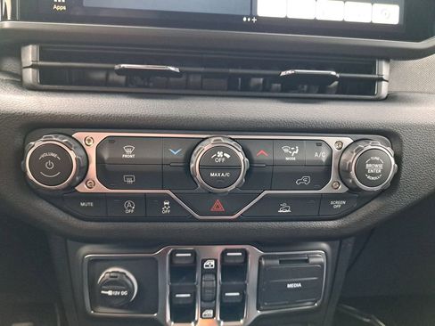 New 2025 Jeep Gladiator Sport image 26