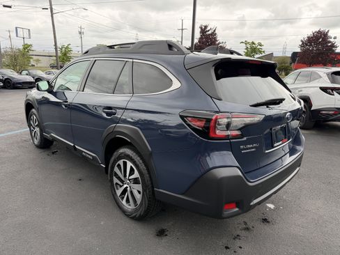 Used 2023 Subaru Outback Premium AWD/4WD image 5