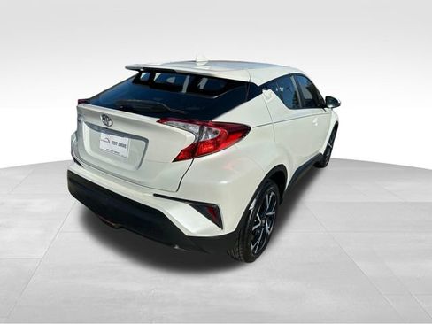 Used 2018 Toyota C-HR XLE image 5