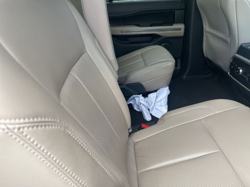 Used 2024 Ford Expedition Max XLT image 14