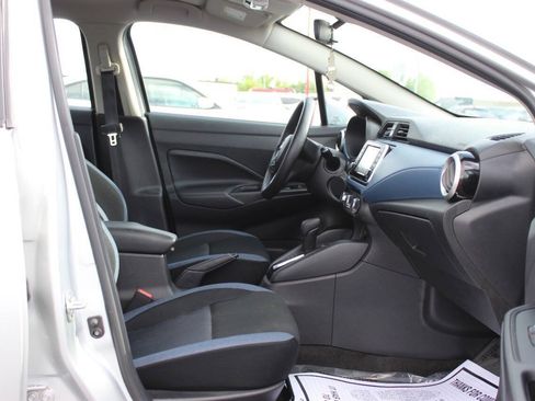 Used 2025 Nissan Versa SV FWD image 9