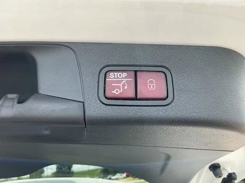 New 2025 Mercedes-Benz GLB 250 image 18