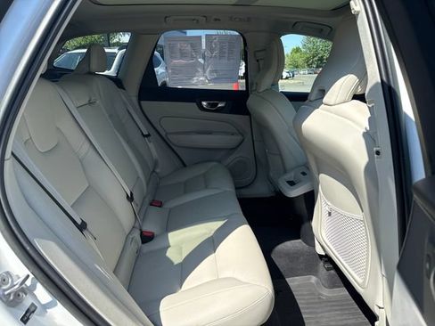 Used 2023 Volvo XC60 B5 Plus w/ Climate Package AWD/4WD image 10