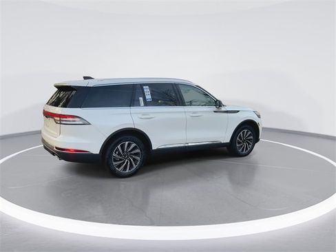 New 2026 Lincoln Aviator AWD image 8