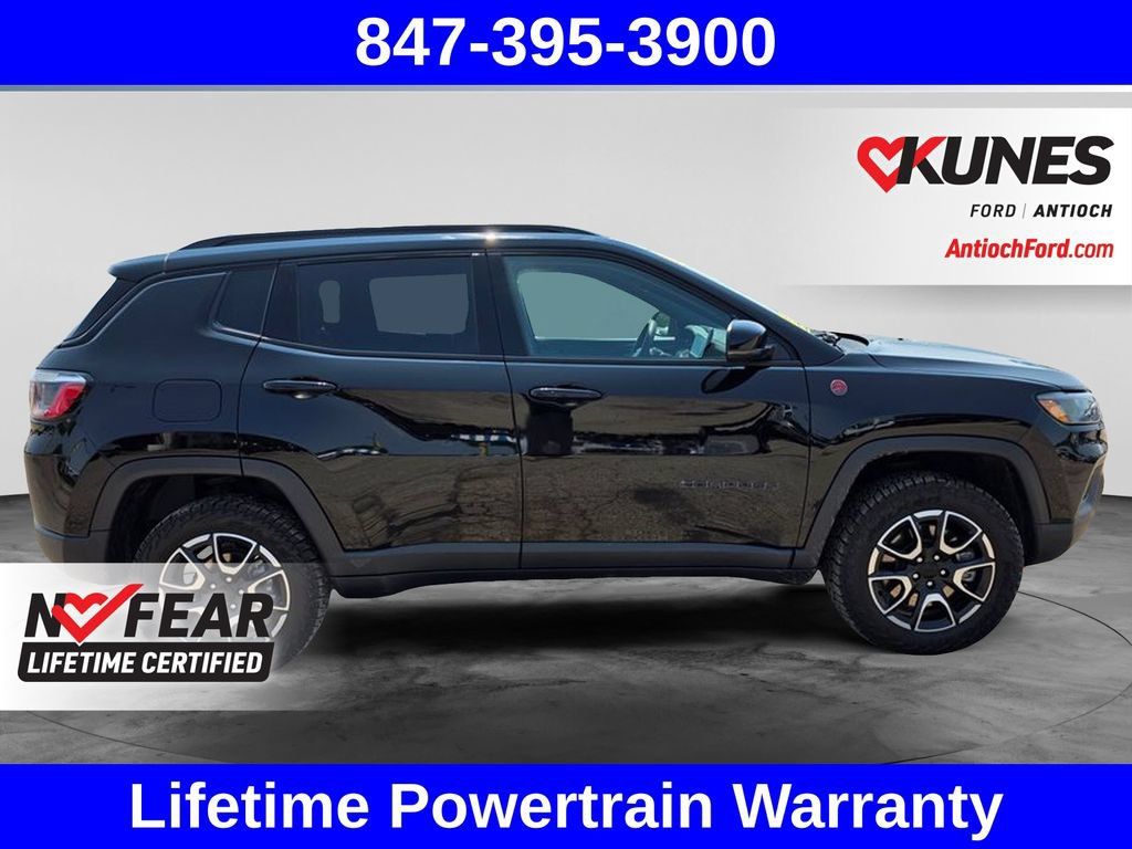 Used 2024 Jeep Compass Trailhawk AWD/4WD image 10