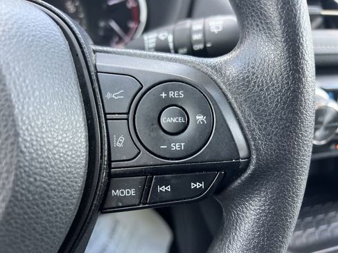 Used 2024 Toyota RAV4 XLE FWD image 20