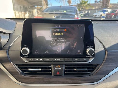 Used 2025 Nissan Altima 2.5 SV image 21