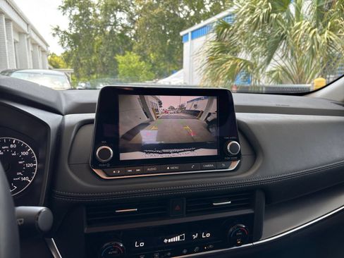 Used 2025 Nissan Rogue SV FWD image 25