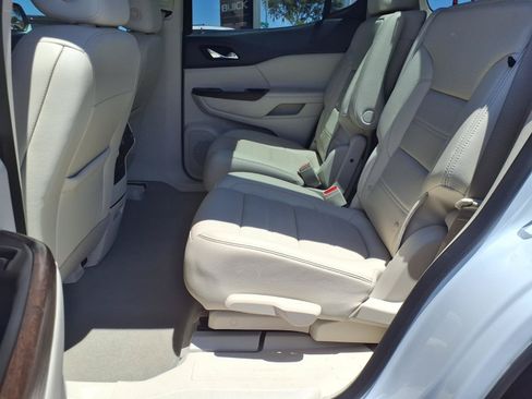 Used 2023 GMC Acadia Denali w/ Denali Technology Package FWD image 16