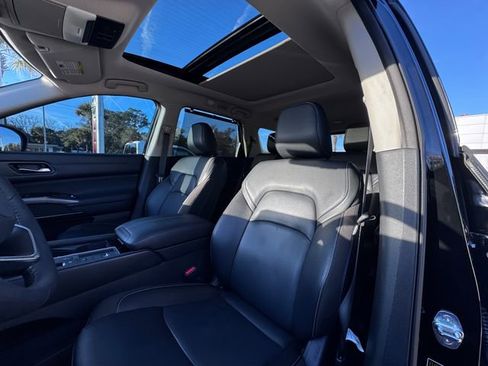 Used 2023 Nissan Pathfinder SL w/ SL Premium Package image 11