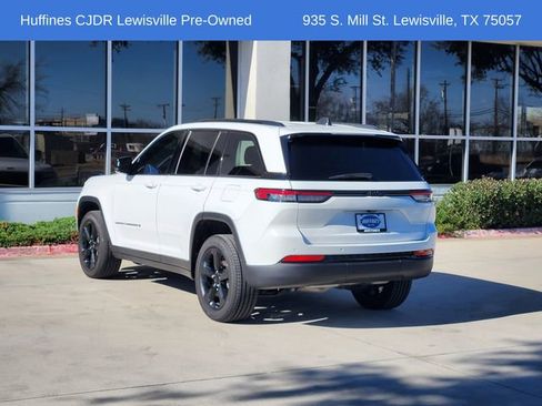 Used 2023 Jeep Grand Cherokee Altitude image 5