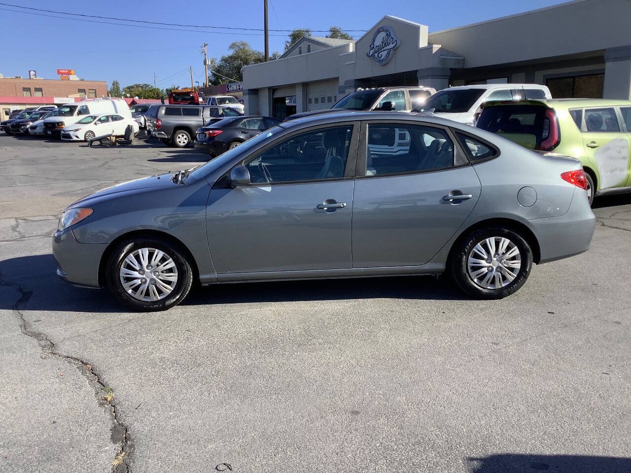 Used 2010 Hyundai Elantra GLS FWD image 16