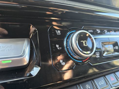 Used 2025 GMC Sierra 1500 AT4 image 32