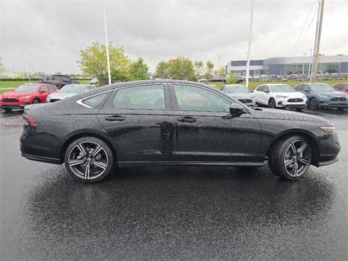 Used 2025 Honda Accord Sport image 9