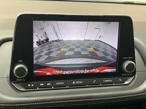 Used 2023 Nissan Rogue S AWD/4WD image 5