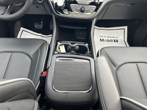 New 2026 Chrysler Pacifica Limited w/ S Appearance Package image 26