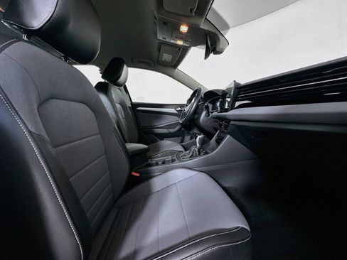Used 2025 Volkswagen Jetta SE FWD image 29