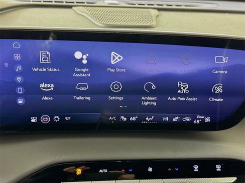 Used 2025 Buick Enclave Avenir image 13