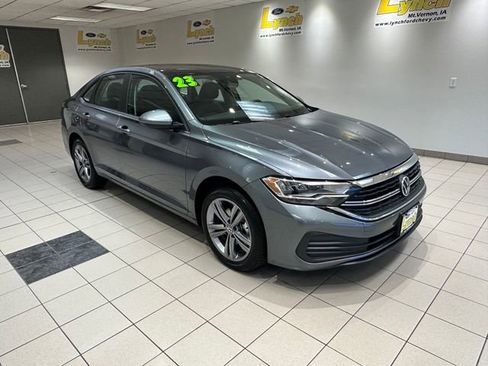 Used 2023 Volkswagen Jetta SE FWD image 1