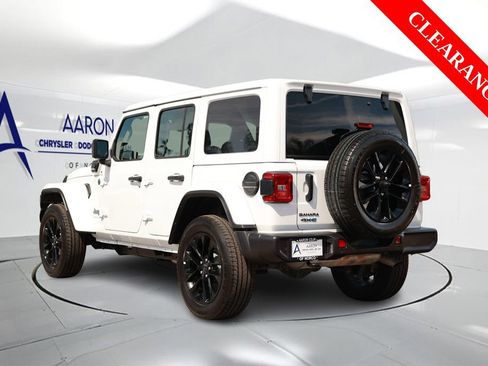 Used 2025 Jeep Wrangler Unlimited Sahara w/ Safety Group AWD/4WD image 2