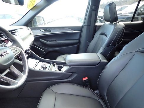 Certified 2025 Jeep Grand Cherokee Limited w/ Trailer Tow Package image 13