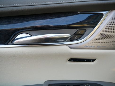 Used 2022 Cadillac XT6 Premium Luxury image 14