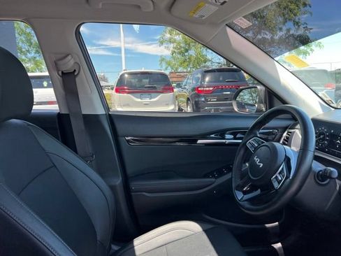 Certified 2025 Kia Seltos EX w/ EX Sunroof Package FWD image 38