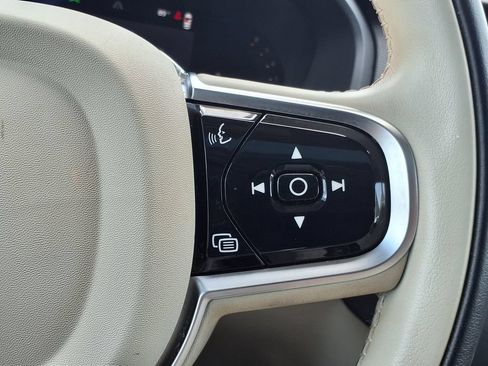 Certified 2025 Volvo XC90 B5 Core AWD/4WD image 31