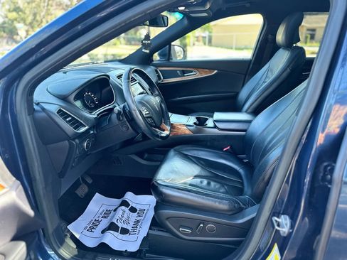 Used 2017 Lincoln MKX Reserve w/ Lincoln MKX Climate Package image 7